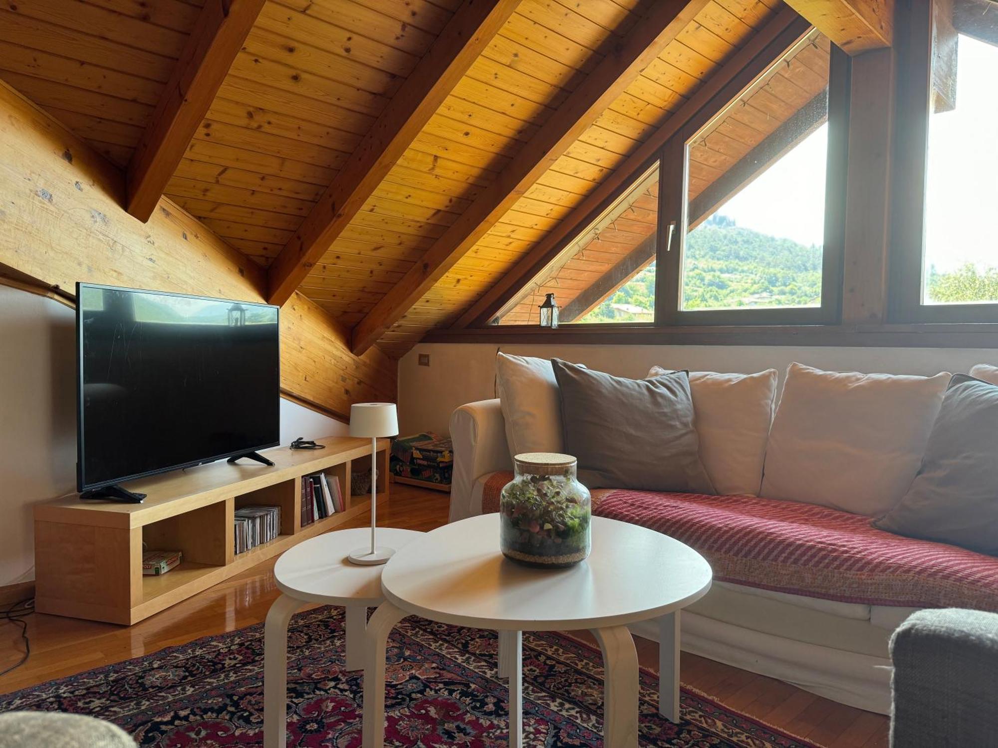Apartamento Casa Al parco: mansarda, giardino, relax Calavino Exterior foto