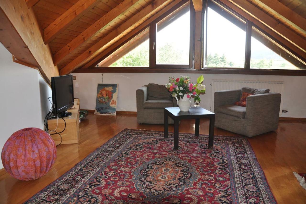 Apartamento Casa Al parco: mansarda, giardino, relax Calavino Exterior foto